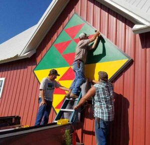 Installing a barn quilt in Sac County