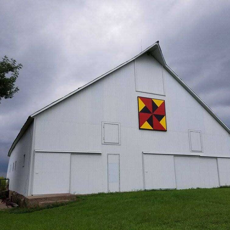 sac-county-barn-quilt-fall-iowa Sac County barn quilt in the fall.